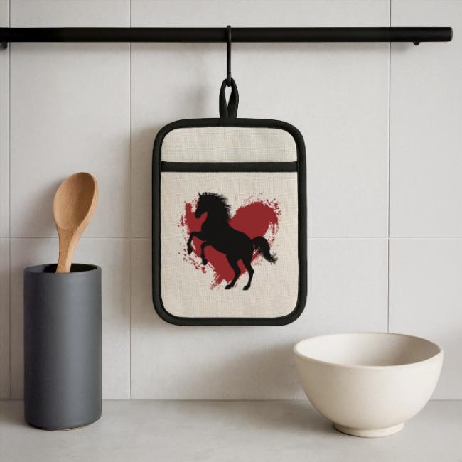 La silhouette du cheval Abbayan cabr� et un coeur