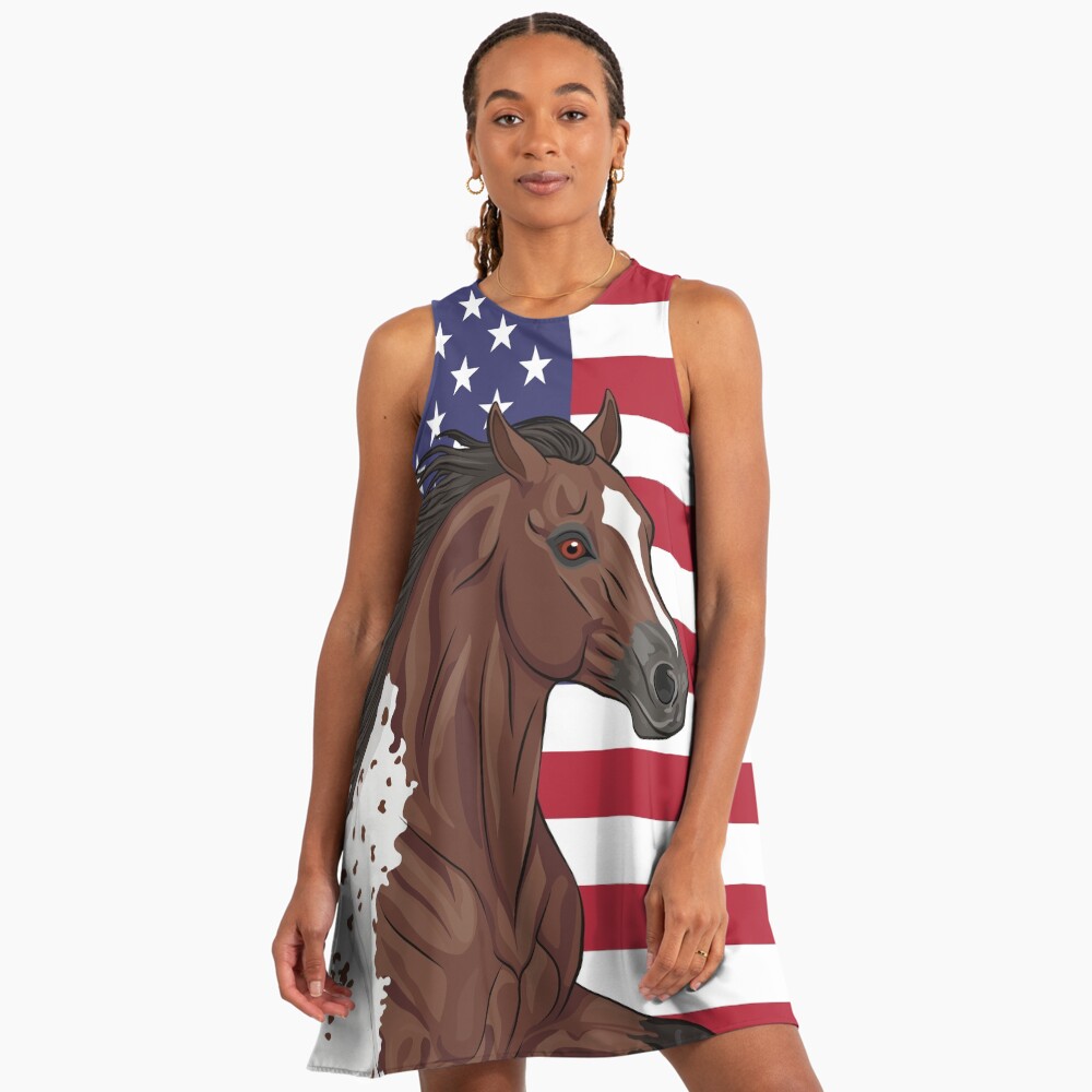 Un cheval Appaloosa et le drapeau des USA