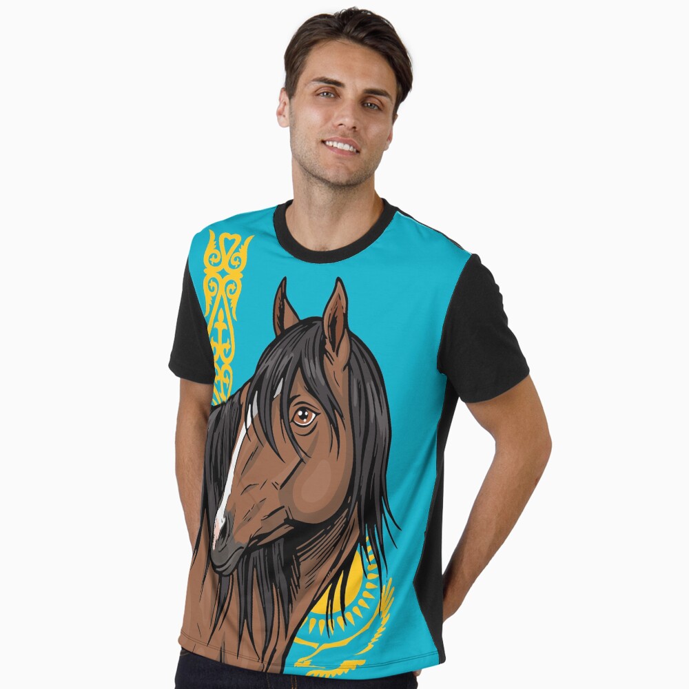 La t�te du Cheval Adaev devant le drapeau du Kazakhstan