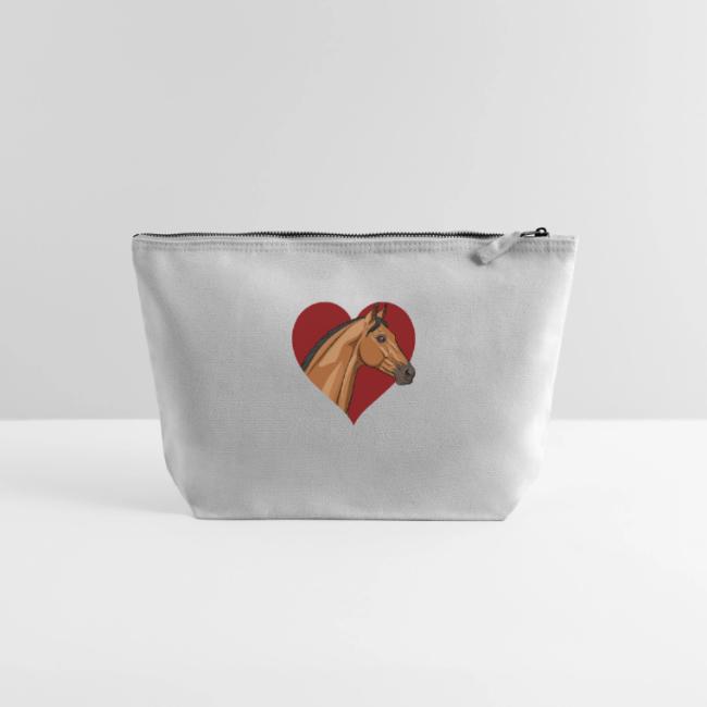 La t�te du Cheval Akhal T�k� et un coeur rouge