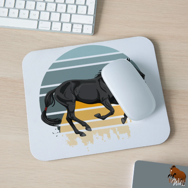 Le Cheval Abaga sur un tapis de souris