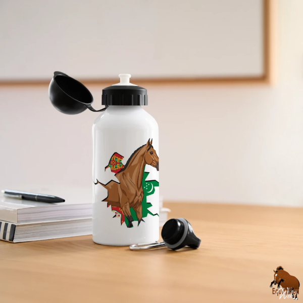 Le Cheval Akhal T�k� sur une gourde