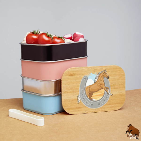 Le Cheval Demi Selle Am�ricain sur une bo�te � gouter