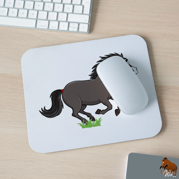 Le Cheval Abaga sur un tapis de souris