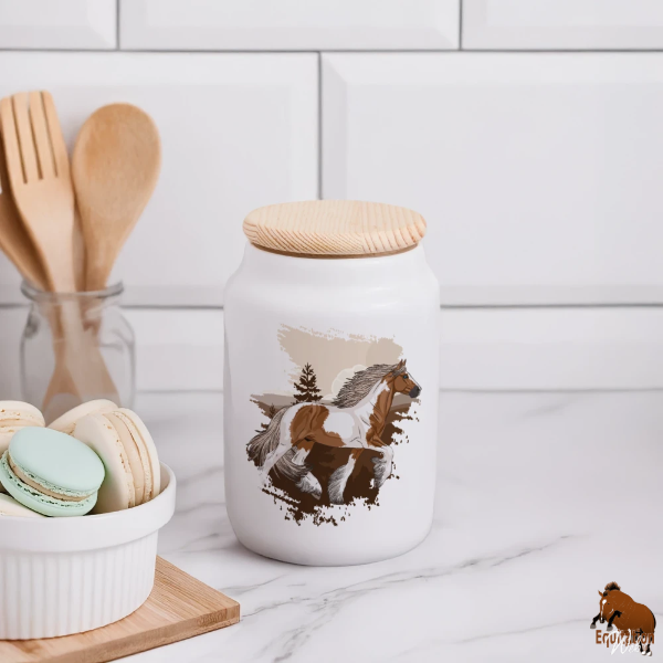 Le Cheval Irish Cob sur une bo�te � biscuit