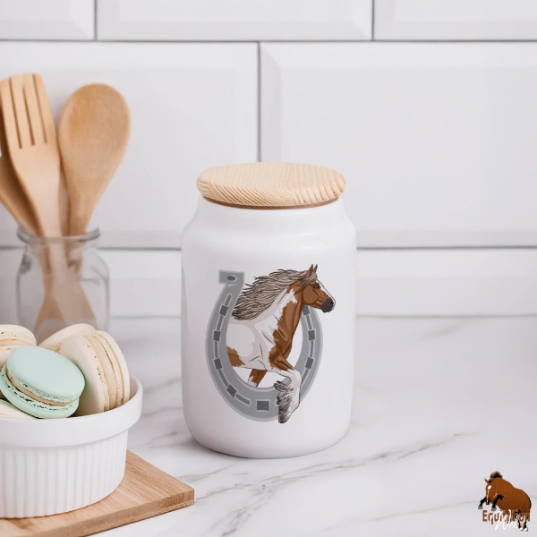 Le Cheval Irish Cob sur une bo�te � biscuit