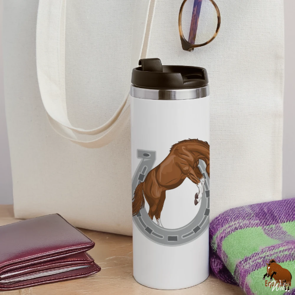 Le Cheval qui bondit sur un mug isotherme