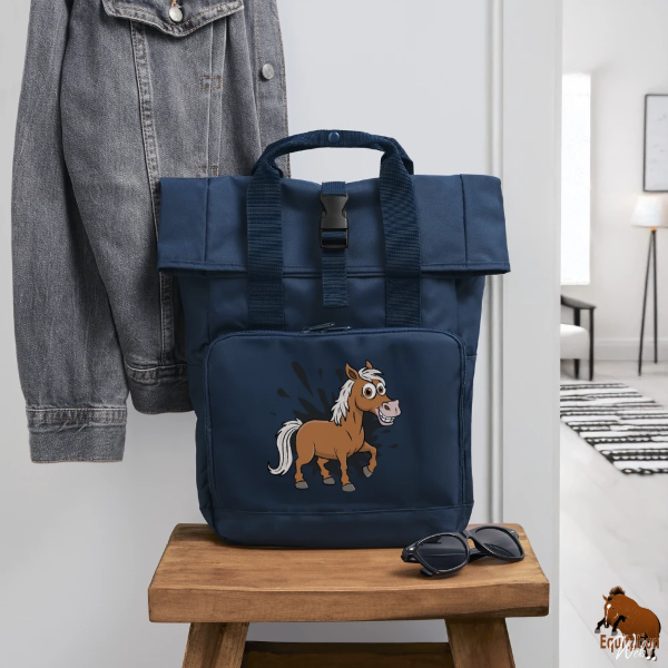 Le Cheval Abou'Ourquob sur un sac � dos