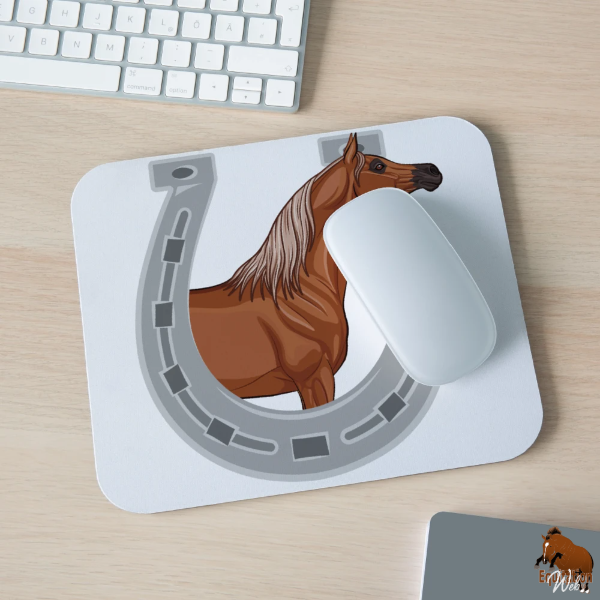 Le Cheval Arabe sur un tapis de souris