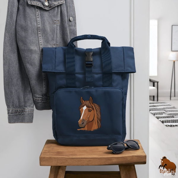 Le Cheval Dobrogeana sur un sac � dos