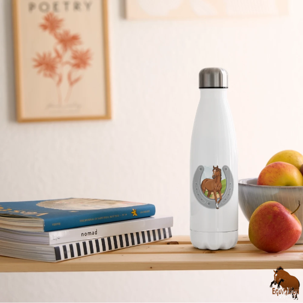 Le Cheval Dobrogeana sur une bouteille isotherme