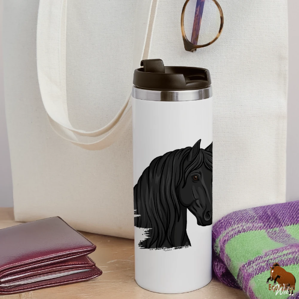 Le Cheval Frison sur un mug isotherme
