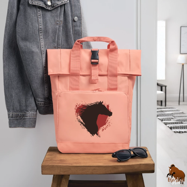 Le Cheval Arabe sur un sac � dos
