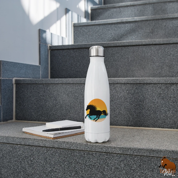 Le Cheval Pure Race Espagnole sur une bouteille isotherme