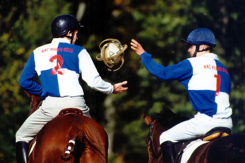 Le Horse ball, sport collectif �questre, dynamique de jeu et exigences techniques