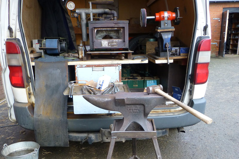 Des outils de mar�chalerie dans un fourgon